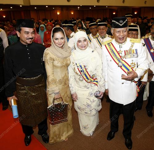 TUN MOHD KHALIL YAAKOB