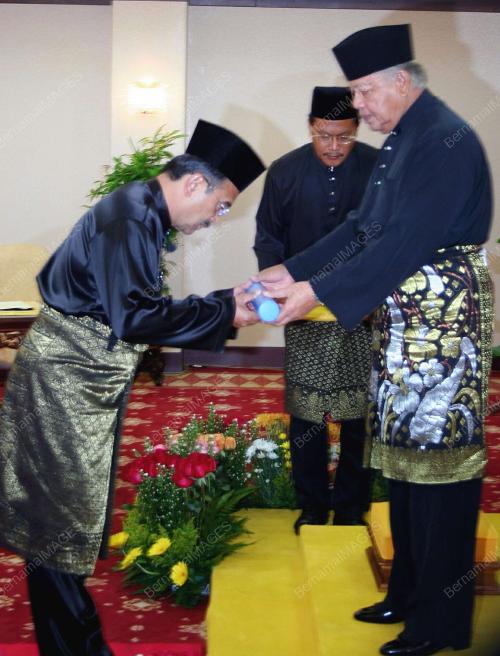 MOHD KHALIL YAAKOB