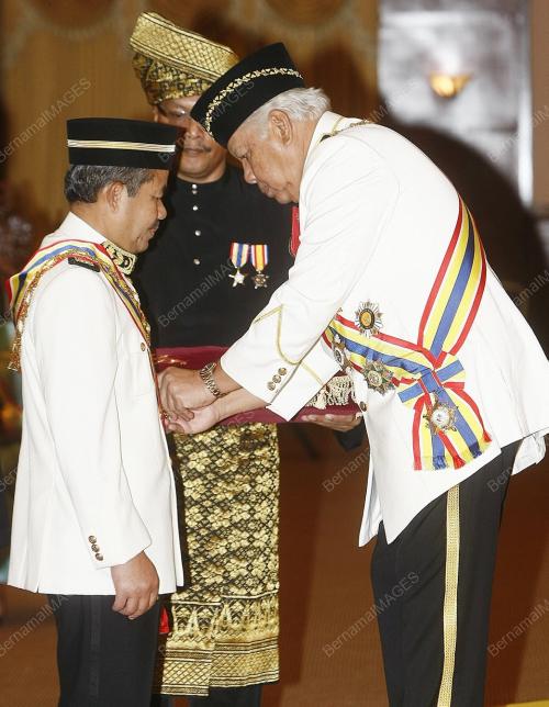 TUN MOHD KHALIL YAAKOB