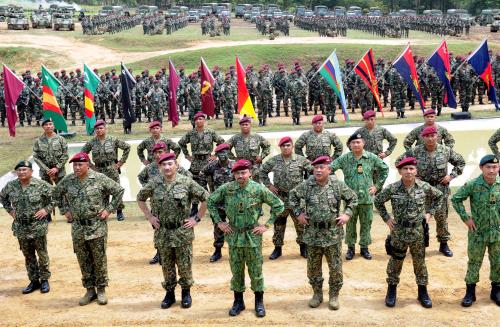 MK05_11112013_BRUNEI_PARA_2