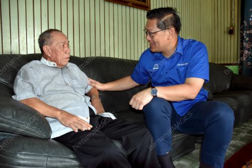 DATUK LIM BAN HONG