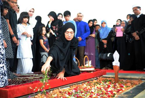 MK05_13072013_ABU_ZAHAR_DIRA