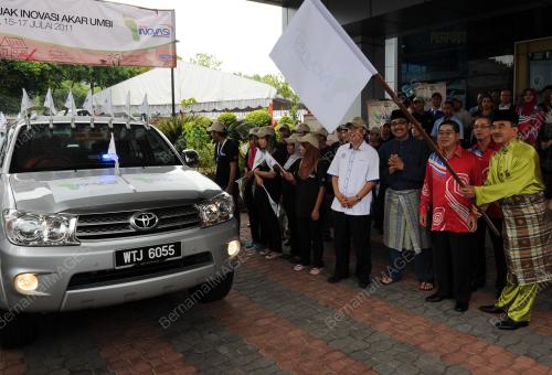 DATUK SERI MOHD ALI RUSTAM