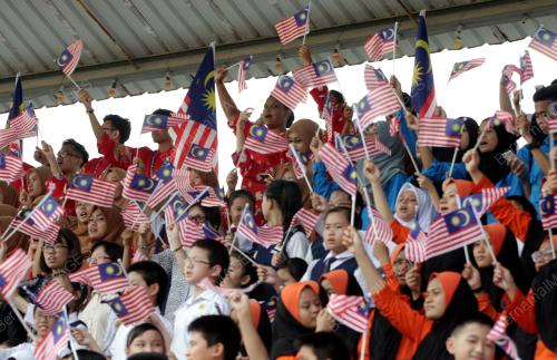 MK05_15082016_KIBAR_BENDERA