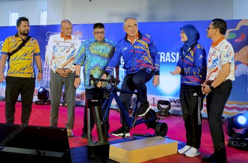 TUN MOHD ALI RUSTAM