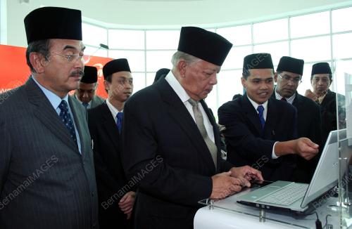 Tun Mohd Khalil Yaakob