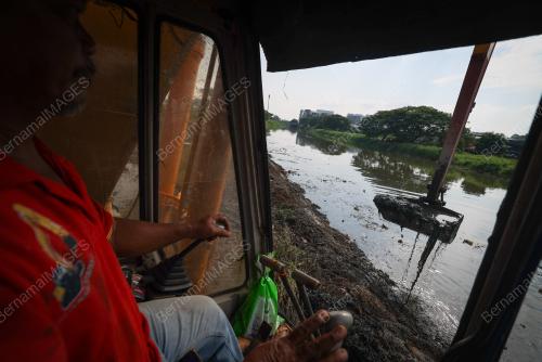 PEMBERSIHAN SUNGAI