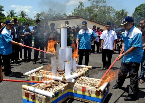 MK05_27032014_BAKAR_ROKOK