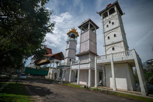 PINTU GERBANG AYER KEROH