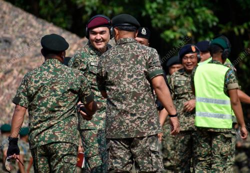 KAPT TENGKU AMIR SHAH SULTAN SHARAFUDDIN IDRIS SHAH
