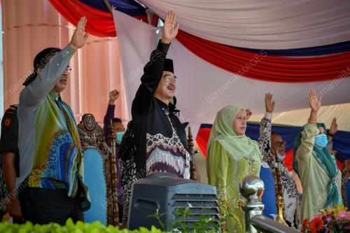 TUN MOHD ALI RUSTAM