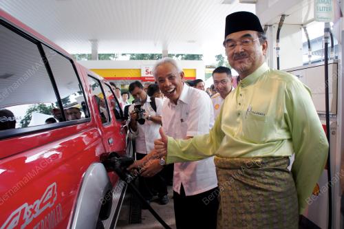 DATUK SERI MOHD ALI RUSTAM