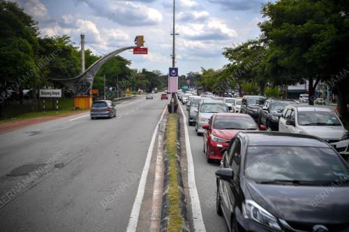 ALIRAN TRAFIK SESAK