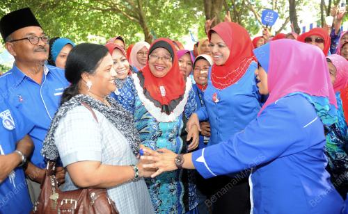 MK06_02052013_SHARIZAT_WANITA