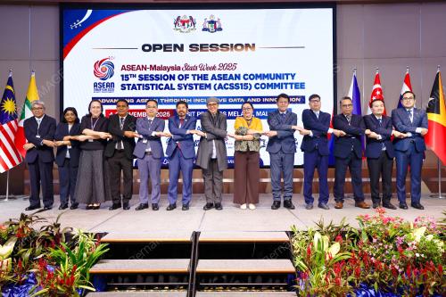 DATUK HANIFAH HAJAR TAIB