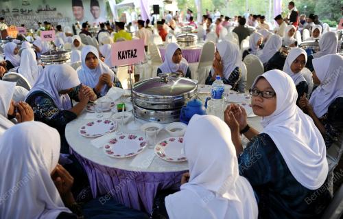 MK06_05072014_ANAK_YATIM