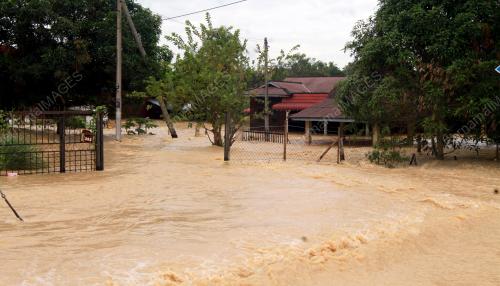 MK06_06022016_BANJIR_KILAT