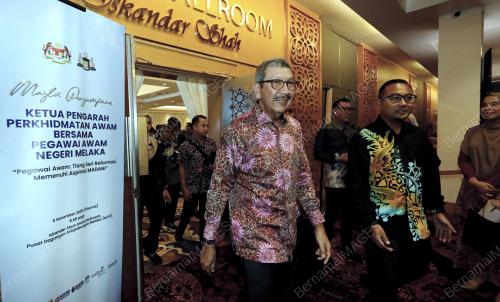 TAN SRI WAN AHMAD DAHLAN ABDUL AZIZ