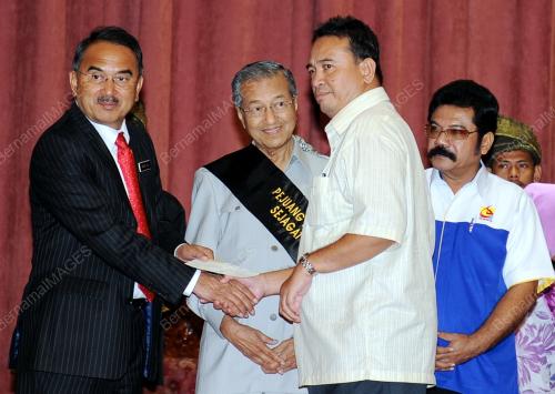 DATUK SERI MOHD ALI RUSTAM