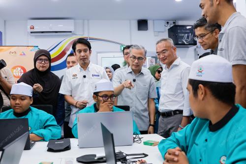 DATUK FAHMI FADZIL