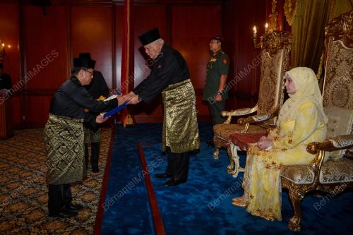 TUN DR MOHD KHALIL YAAKOB