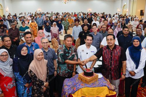DATUK FAHMI FADZIL