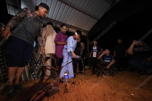 ALLAHYARHAMAH HASNATUL ADILAH HASSAN