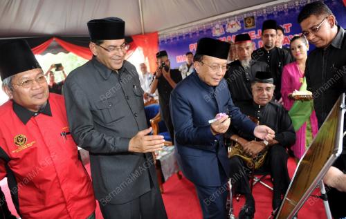 MK06_10062012_RAIS_SAINS