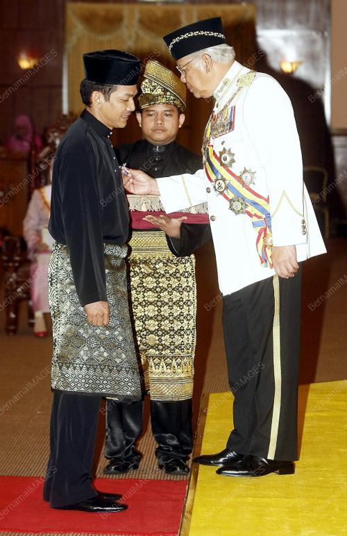TUN MOHD KHALIL YAAKOB