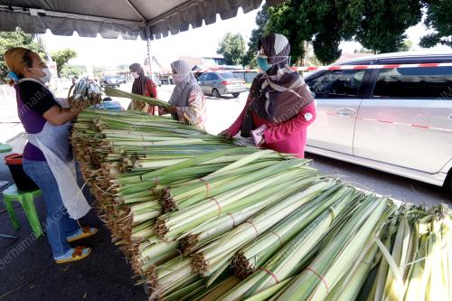 DAUN KETUPAT TRADISIONAL
