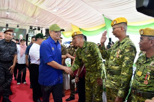 DATUK SERI DR SHAMSUL ANUAR NASARAH