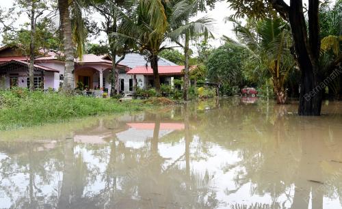 MK06_14112017_BANJIR_KILAT
