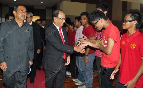 MK06_17012012_MUSA_HITAM