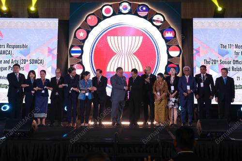 DATUK SERI TIONG KING SING