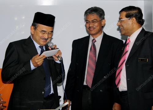 DATUK SERI MOHD ALI RUSTAM