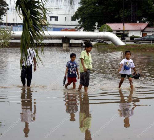 BANJIR KILAT