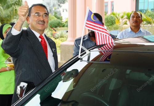 DATUK SERI MOHD ALI RUSTAM