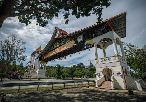 PINTU GERBANG AYER KEROH