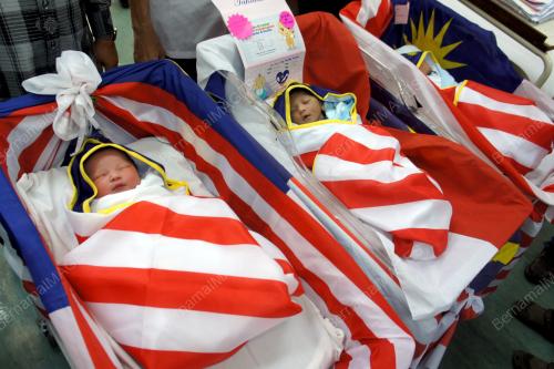 MK06_31082015_BAYI_MERDEKA