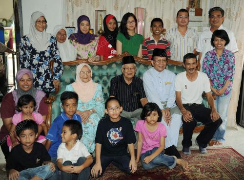 MK07_06042012_RAIS_AZIZ_TAPA