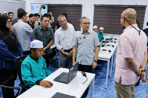 DATUK FAHMI FADZIL