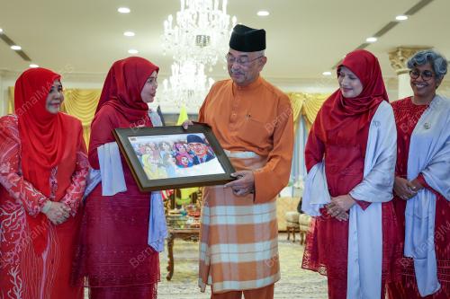 TUN MOHD ALI RUSTAM