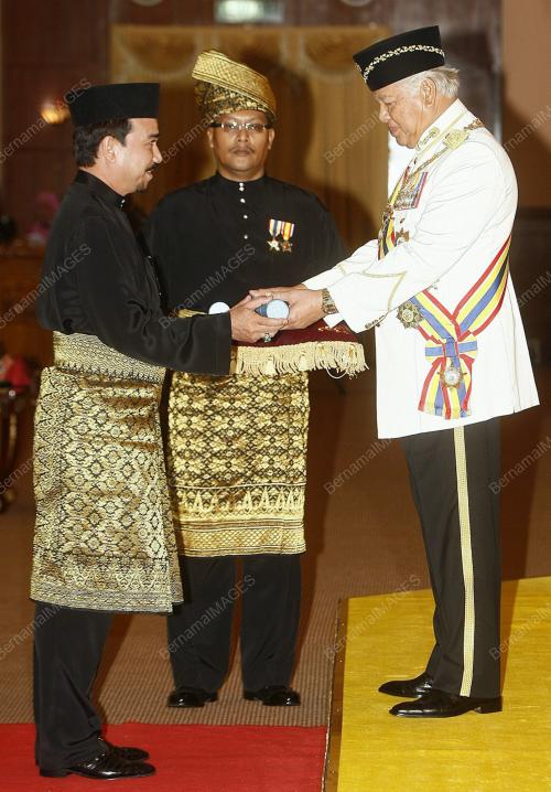 TUN MOHD KHALIL YAAKOB