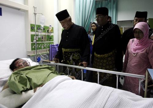 TUN MOHD KHALIL YAAKOB