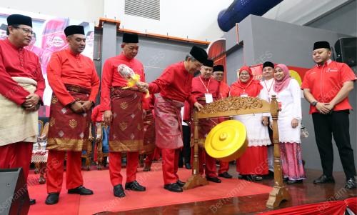 DATUK SERI MOHAMMAD HASSAN