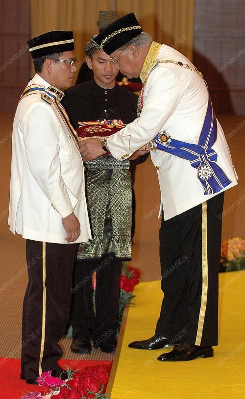 MOHD KHALIL YAAKOB
