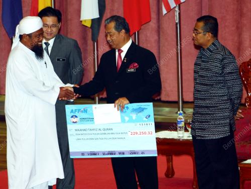 TAN SRI MUHYIDDIN MOHD YASSIN