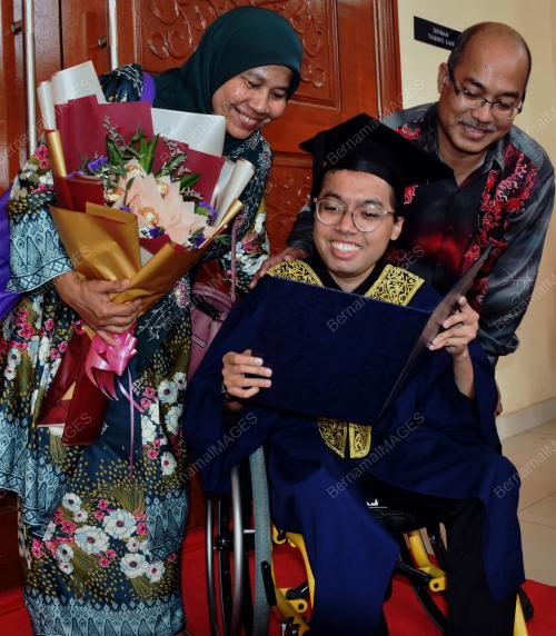 MK07_15102019_GRADUAN_BN201910144343