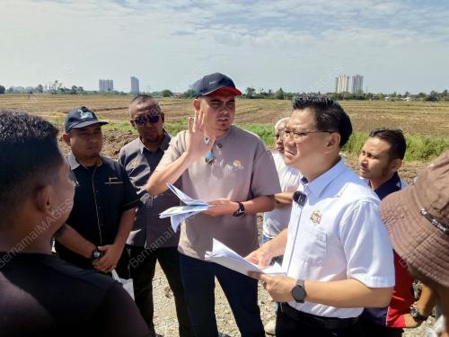 DATUK DR MUHAMAD AKMAL SALEH