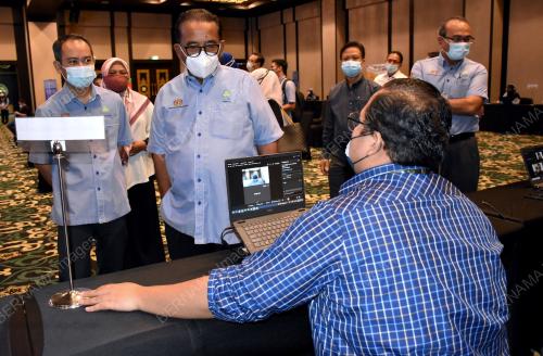 DATUK ISMAIL OTHMAN